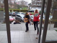 "koncert za sklem" :-)